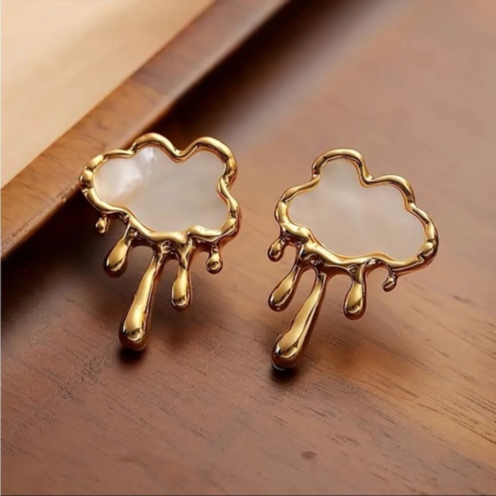 Gold Tone Cloud Stud Earrings Mother of Pearl Drip Minimalist Trend NWT